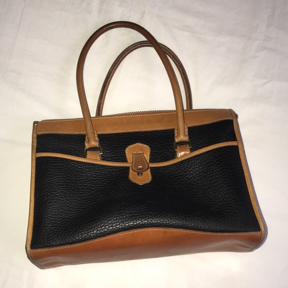 ❗️SOLD❗️Dooney and Bourke Black/Tan Leather Shoulder Carry Bag Purse - Picture 3 of 8